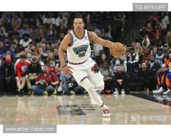 贝恩加盟魔术提升外线火力球队战略布局引发广泛关注 贝恩加盟魔术提升外线火力球队战略布局引发广泛关注