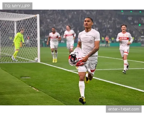 赫内斯打造斯图加特联赛最稳固防线 查博特耶尔奇中卫组合筑铜墙铁壁